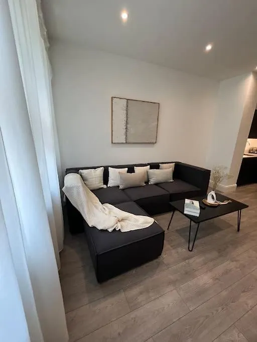 Apartment 30 Minutes To Central London アクスブリッジ