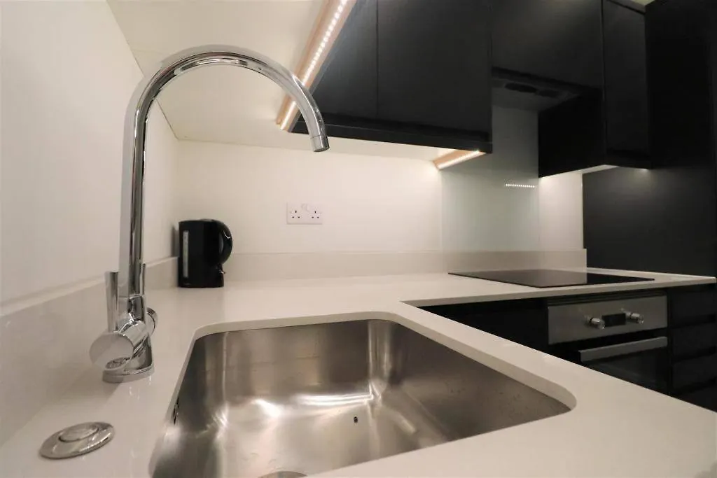 Apartment 30 Minutes To Central London アクスブリッジ イギリス
