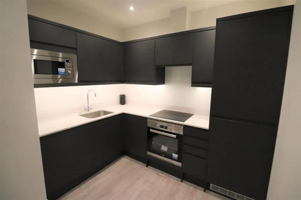Apartment 30 Minutes To Central London アクスブリッジ