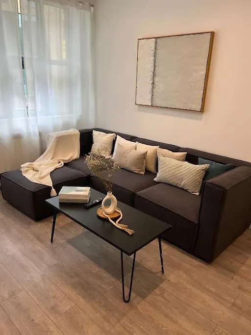 Apartment 30 Minutes To Central London アクスブリッジ イギリス