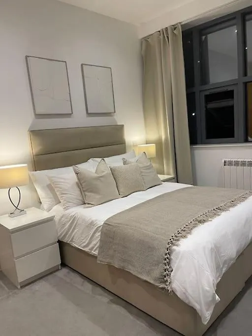 Apartment 30 Minutes To Central London アクスブリッジ 0*,  イギリス